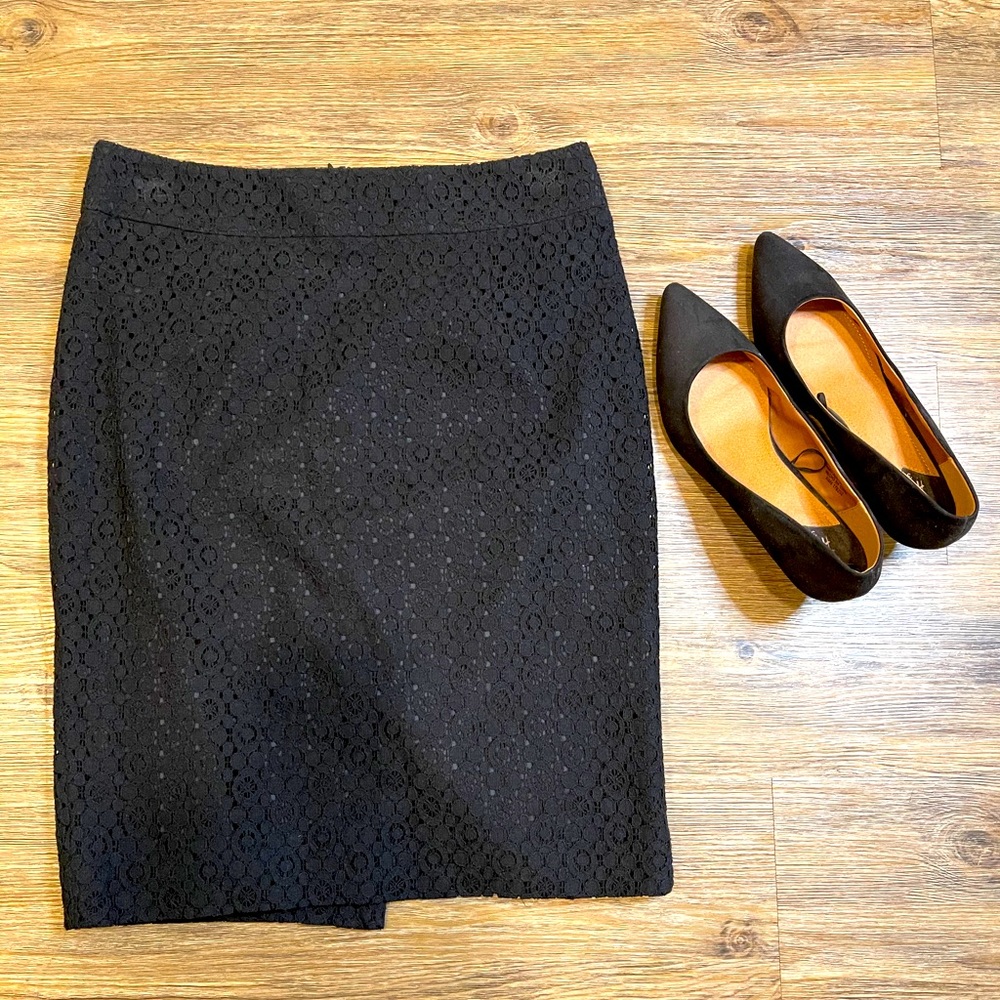 Elegant Banana Republic black lace pencil skirt